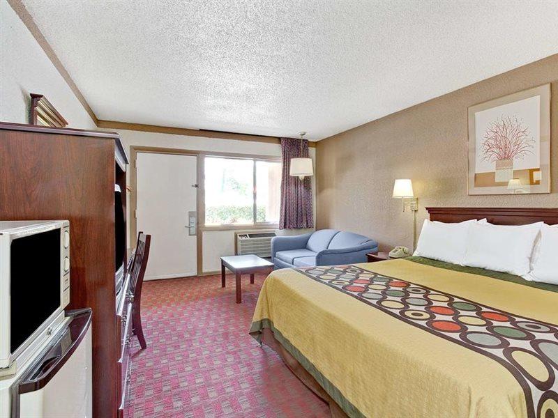 Super 8 By Wyndham Williamsburg/Historic Area Ξενοδοχείο Εξωτερικό φωτογραφία